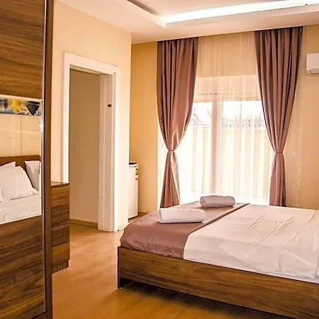 Flamingo Aparthotel 3*