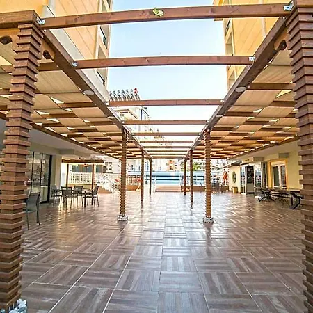 Flamingo Aparthotel