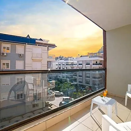 Flamingo Aparthotel 3*