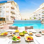 Flamingo Aparthotel 3*