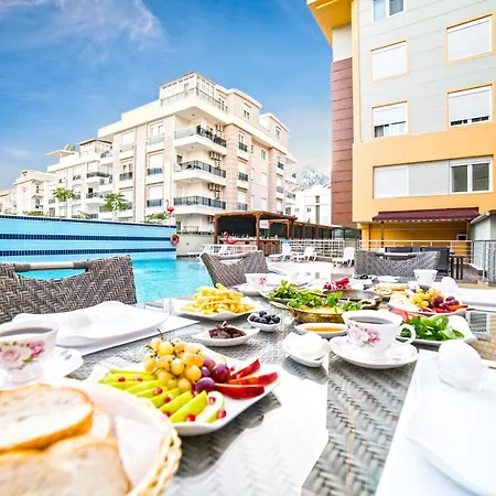 Flamingo Aparthotel 3*