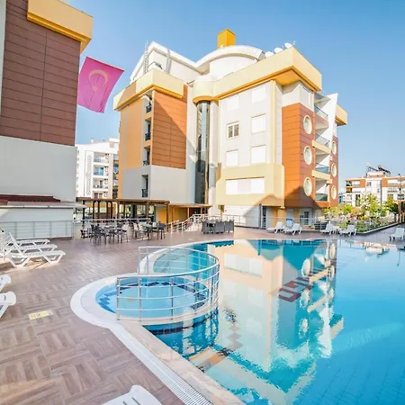 Flamingo Aparthotel 3*