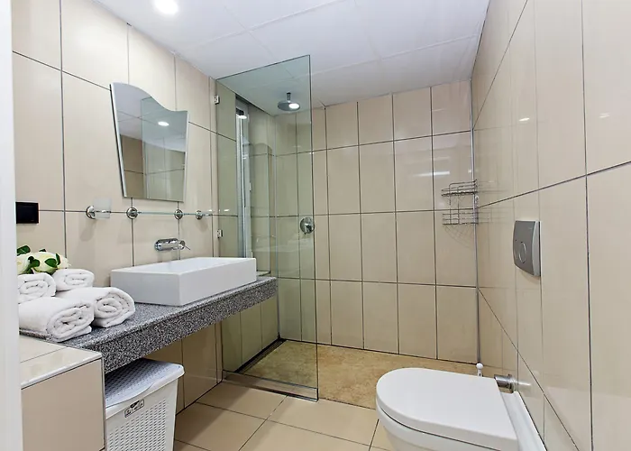 מלון דירות Flamingo 3*